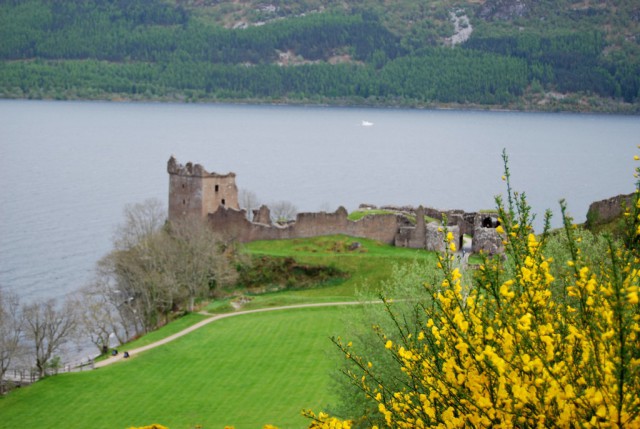 Slottet vid Loch Ness vars namn jag glömt. 